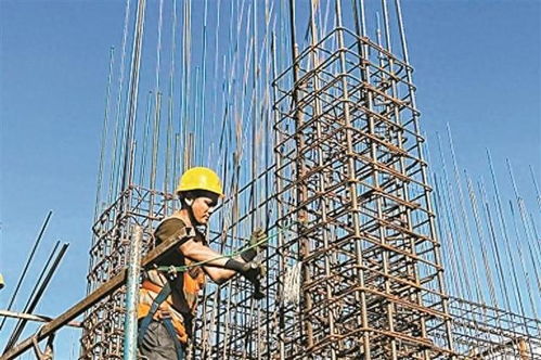配備防暑降溫用品 合理安排施工時間 羅湖407米超高建筑節(jié)節(jié)攀升年底封頂